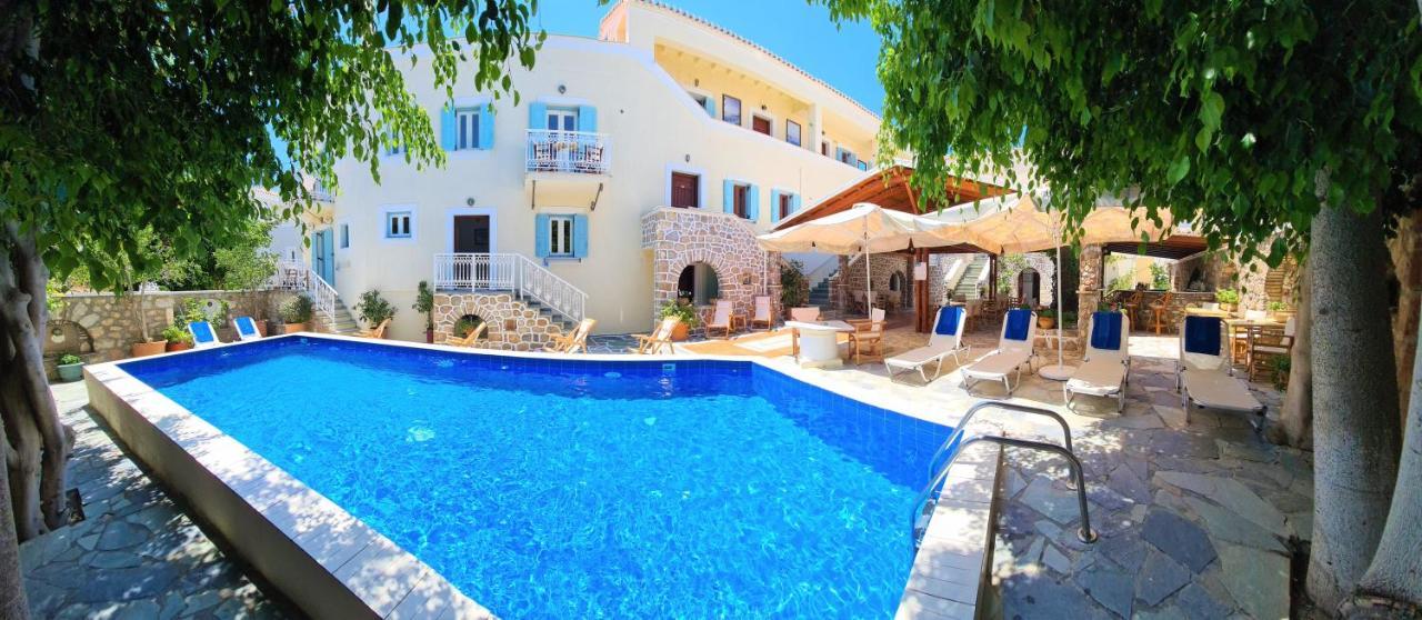 Kastro Hotel Spetses Town ภายนอก รูปภาพ