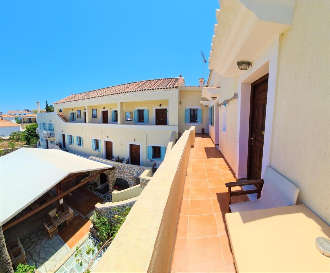 Kastro Hotel Spetses Town ภายนอก รูปภาพ