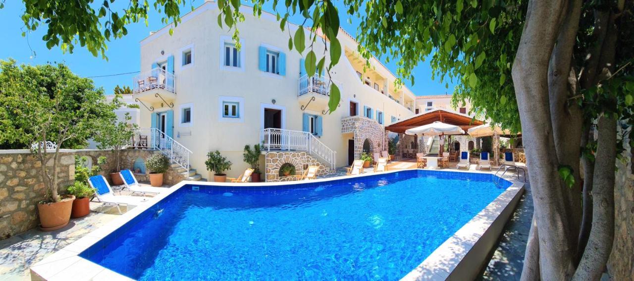 Kastro Hotel Spetses Town ภายนอก รูปภาพ