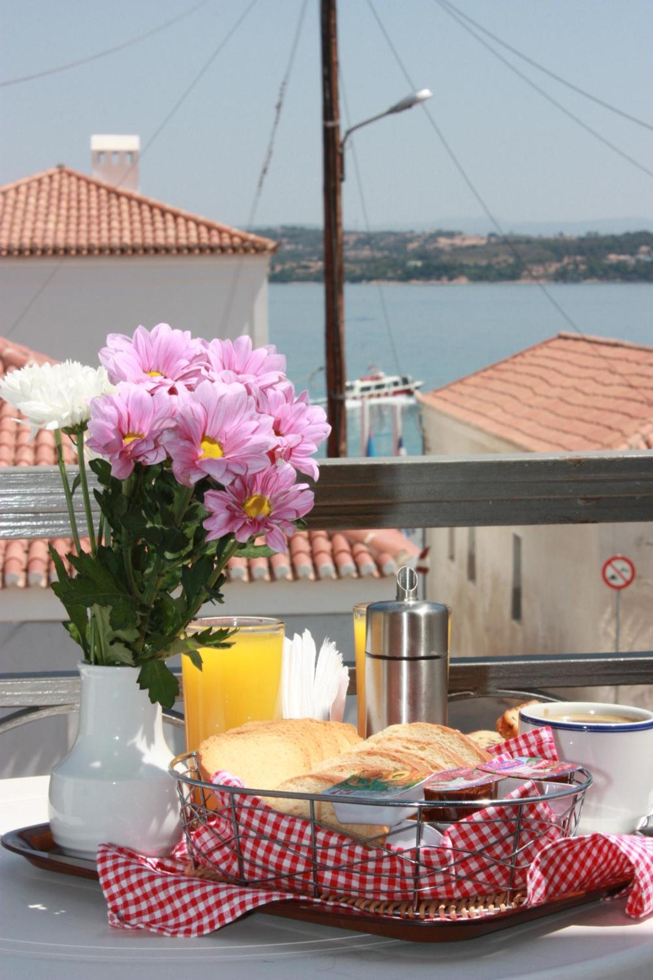 Kastro Hotel Spetses Town ภายนอก รูปภาพ